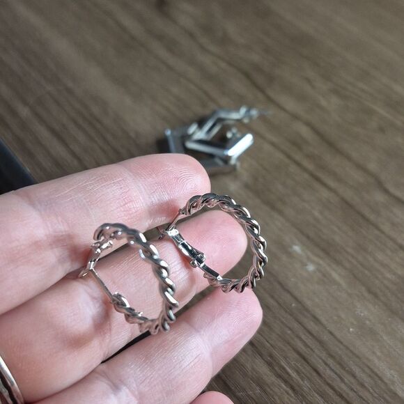 3/$16🎁 2 Pair Silver Geometric Twisted Hoop Earrings | Stocking Stuffers 202 - Picture 7 of 7